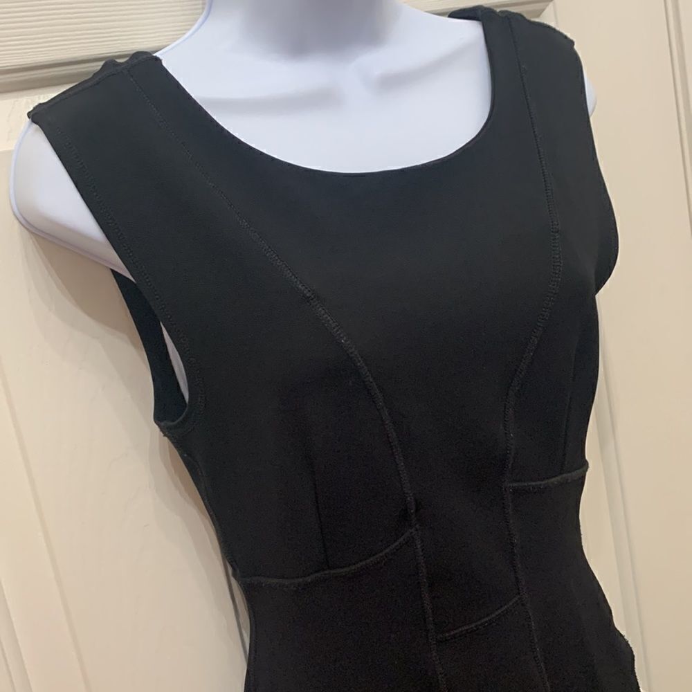 French Connection Size 8 Little Black Dress Scoop Neck Short Sleeve Slimming - Picture 3 of 10
